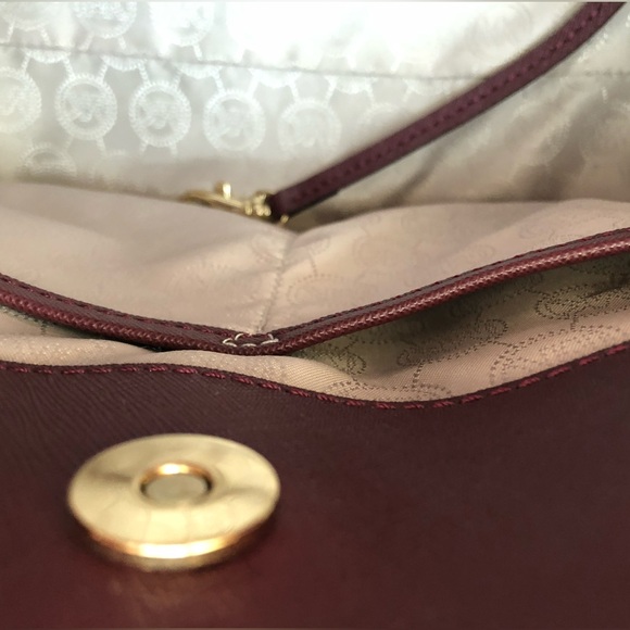 Michael Kors Hamilton Bag - Picture 8 of 16